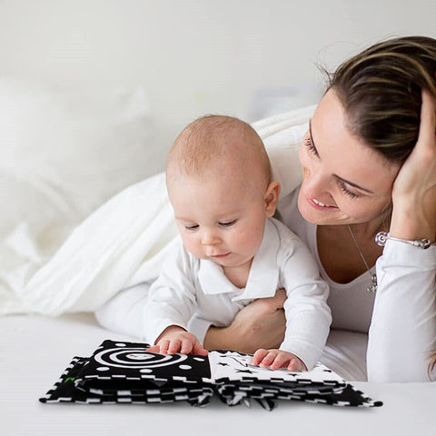 Montessori Plüss Fejlesztőkönyv Csecsemőknek